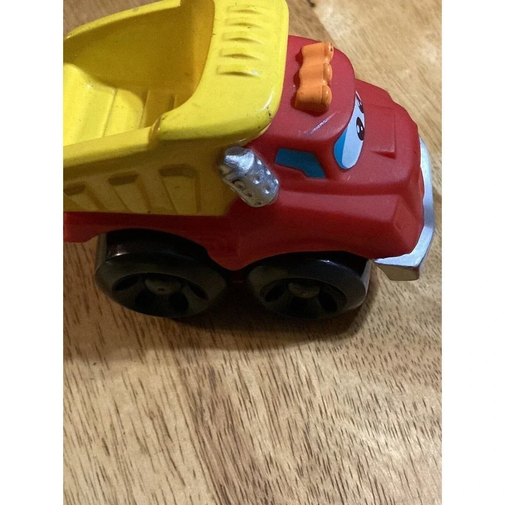 Hasbro Chuck and Friends Plastic Chuck the Dump Truck‎ Construction 2010